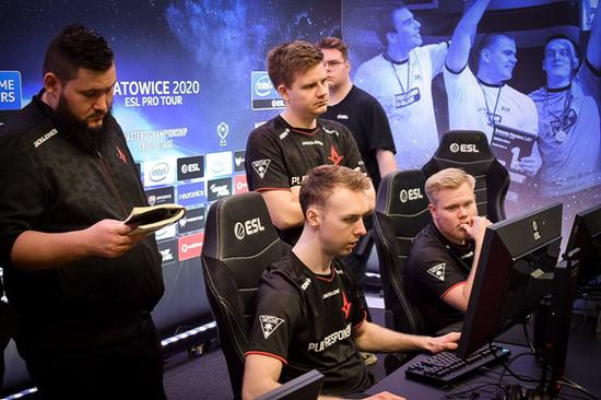 中蒙俄国际青少年冰球邀请赛精彩开幕