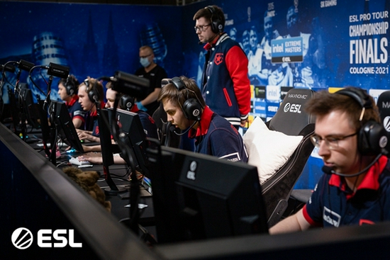 英雄联盟S15淘汰赛AL战队领先T1争夺决赛资格